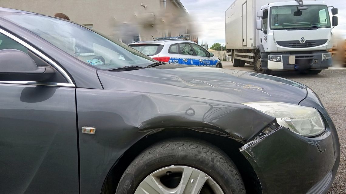 Kolizja Opla z ciężarówką w Pieszycach