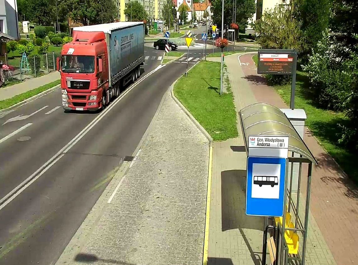 Koniec remontu 1-go Maja w Bielawie - na swoje miejsce wracają przystanki autobusowe Koniec remontu 1-go Maja w Bielawie - na swoje miejsce wracają przystanki autobusowe