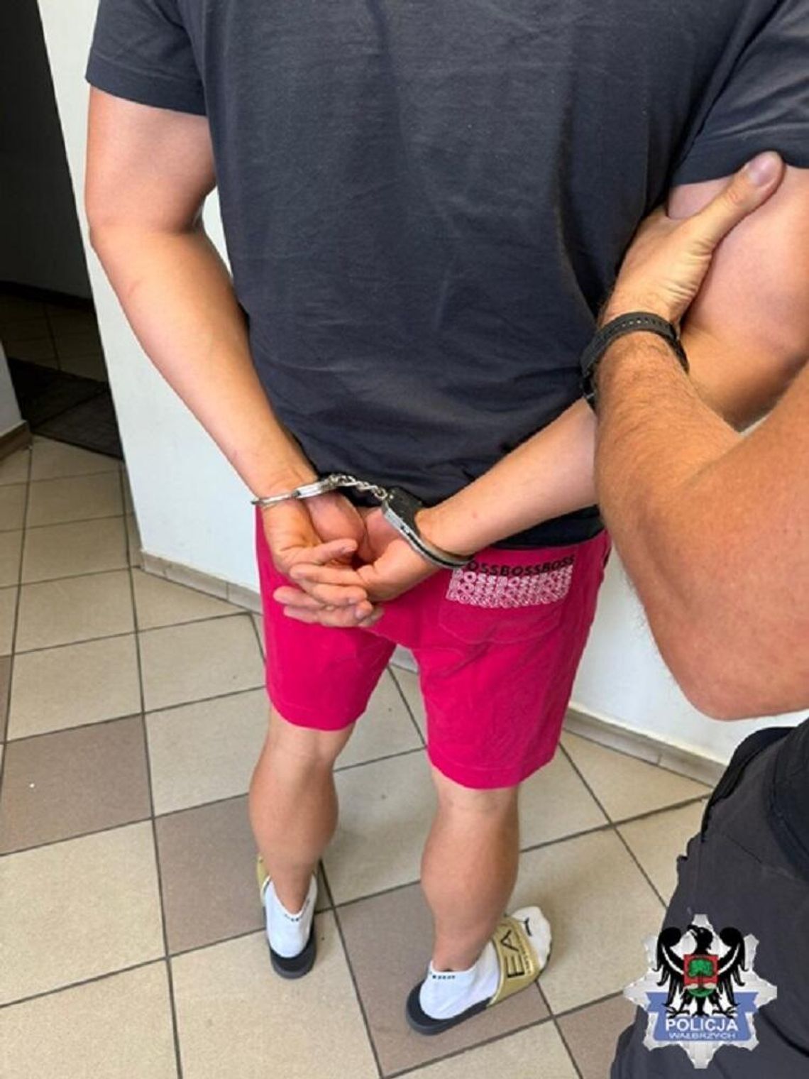 Kryminalni z Wałbrzycha uderzają z pełną mocą! Narkotykowy duet zatrzymany Kryminalni z Wałbrzycha uderzają z pełną mocą! Narkotykowy duet zatrzymany