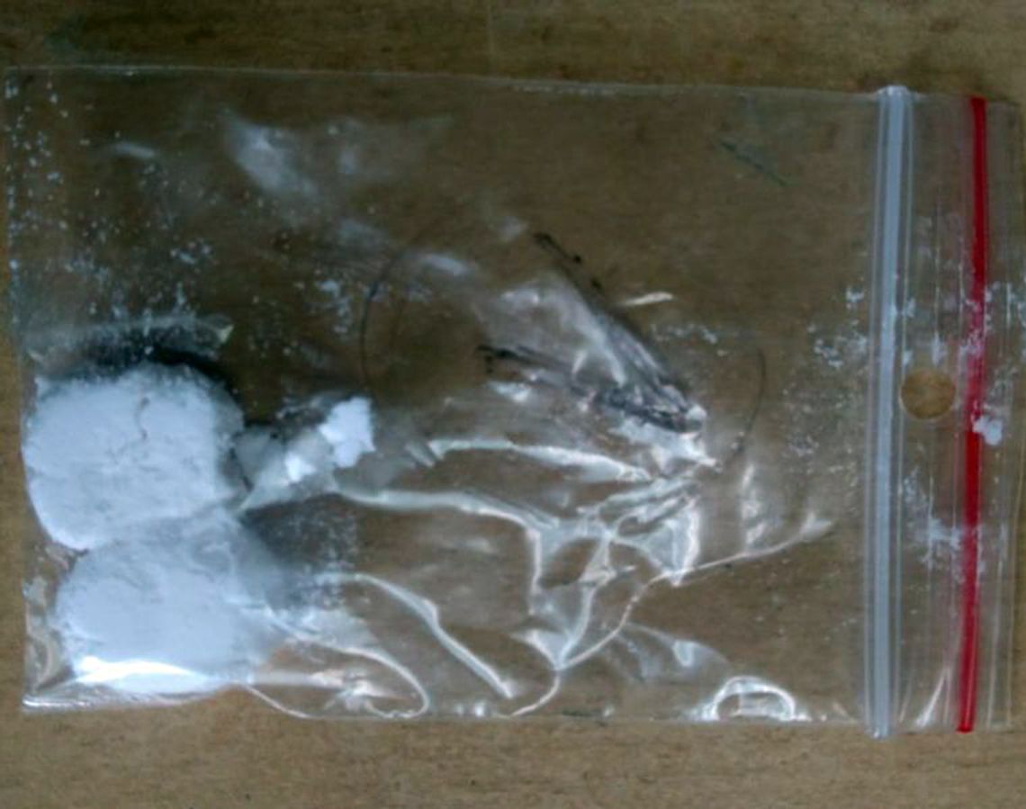 KRYMINALNI ZATRZYMALI OSOBĘ Z NARKOTYKAMI KRYMINALNI ZATRZYMALI OSOBĘ Z NARKOTYKAMI