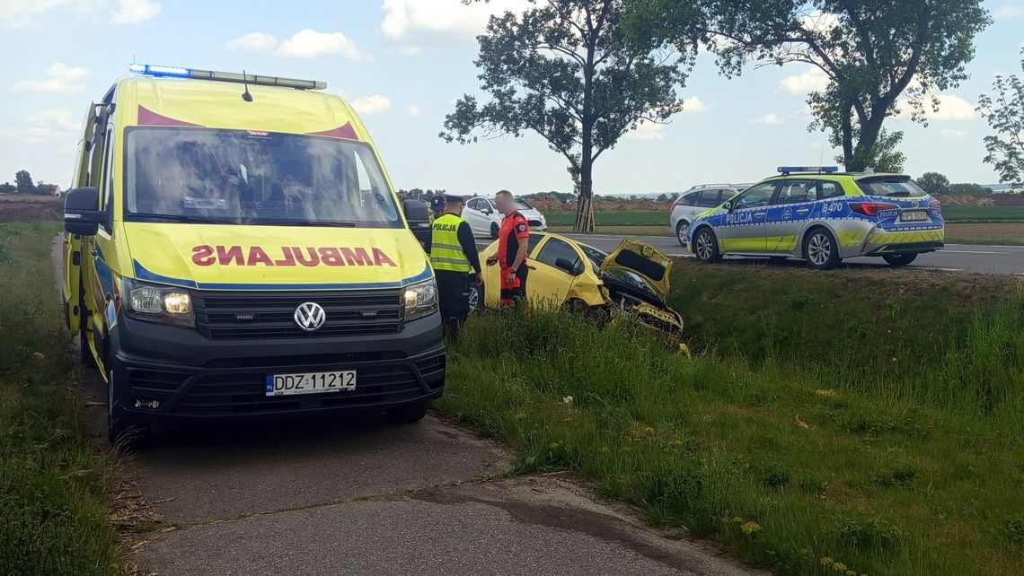 Łagiewniki. Ranne dziecko po wypadnięciu Toyoty