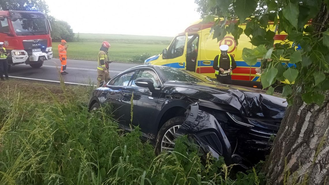 Łagiewniki. Volkswagenem uderzył w drzewo Łagiewniki. Volkswagenem uderzył w drzewo