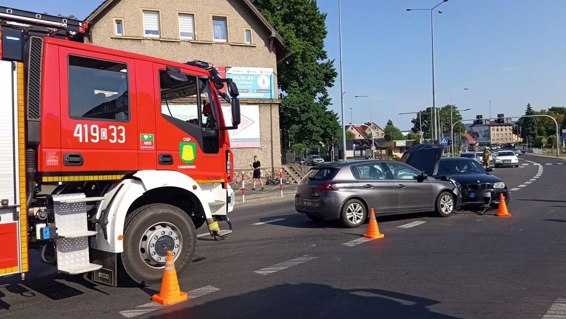 Łagiewniki, zderzenie BMW z Peugeotem na "ósemce" Łagiewniki, zderzenie BMW z Peugeotem na "ósemce"