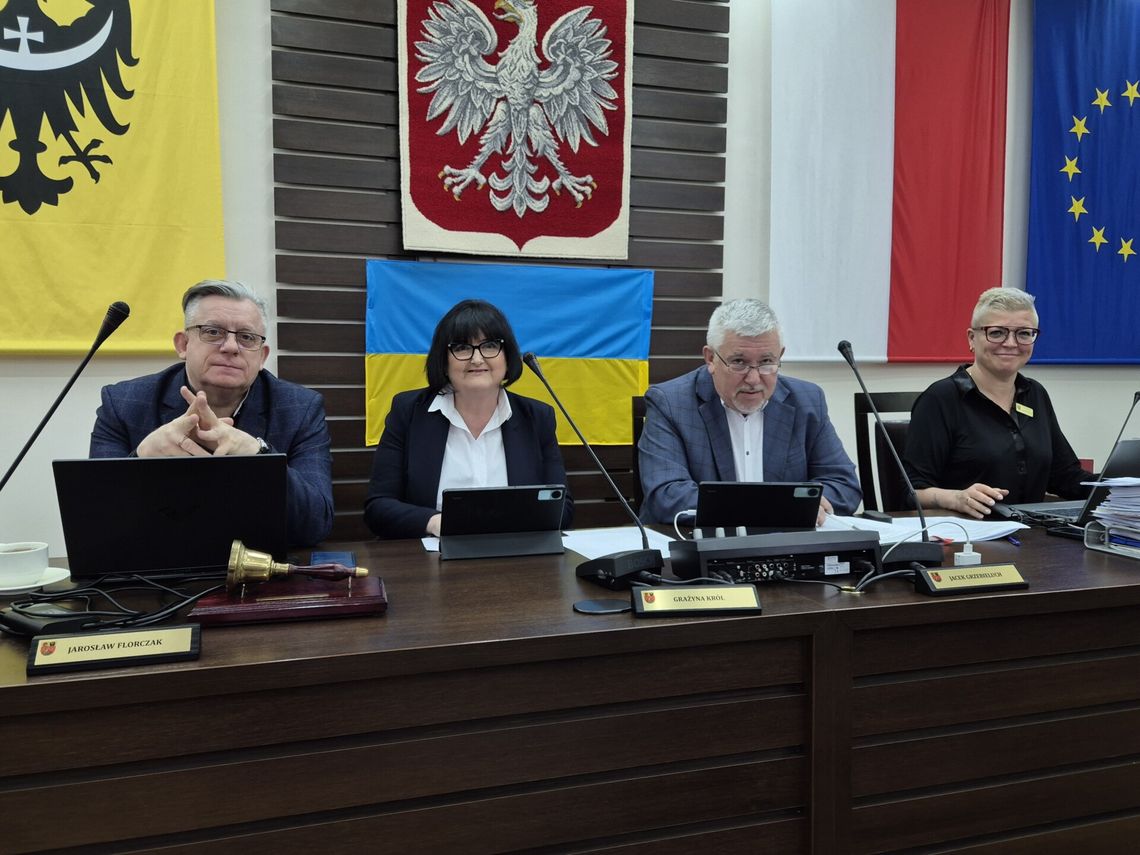 Marcowa sesja Rady Powiatu Dzierżoniowskiego – nagrody wielkanocne, sprawozdania i ważne uchwały na 2026 rok