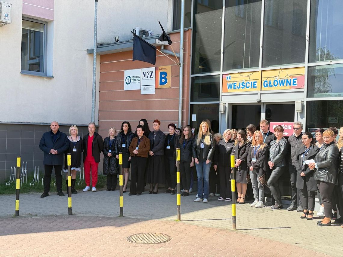 Minuta ciszy dla systemu ochrony zdrowia – dziś przed naszym Szpitalem