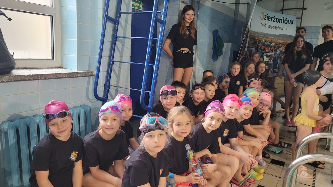 MKS 9: Pływacy na zawodach w Dzierżoniowie