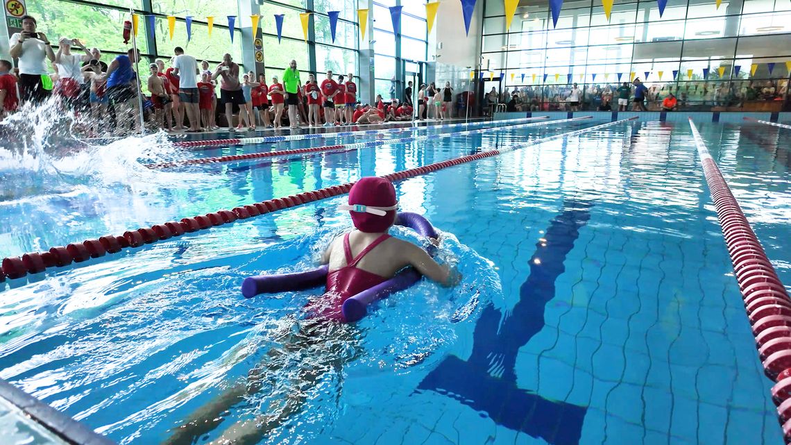 Młode Talenty w Ząbkowicach Śląskich: Relacja z Pływackiej Ligi 5 Miast