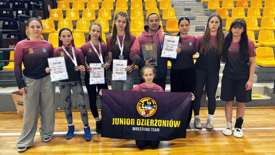 Młodziczki Juniora Dzierżoniów najlepszymi zapaśniczkami w kraju