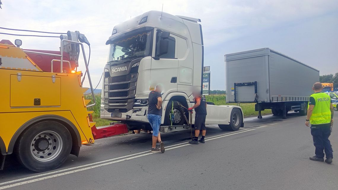 Mościsko. Zderzenie osobówki z  ciężarówką