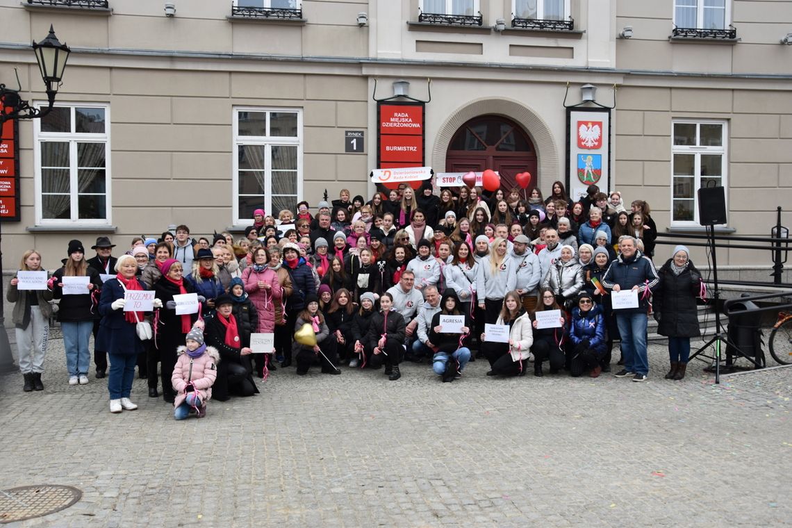 Na dzierżoniowskim rynku zatańczyliśmy taniec One Billion Rising