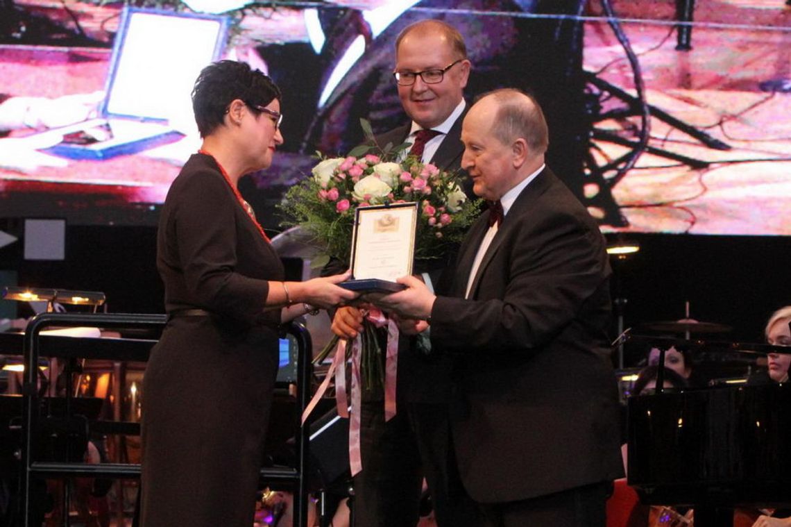 NAGRODZONA ZA WKŁAD W ROZWÓJ BANKÓW POLSKICH NAGRODZONA ZA WKŁAD W ROZWÓJ BANKÓW POLSKICH