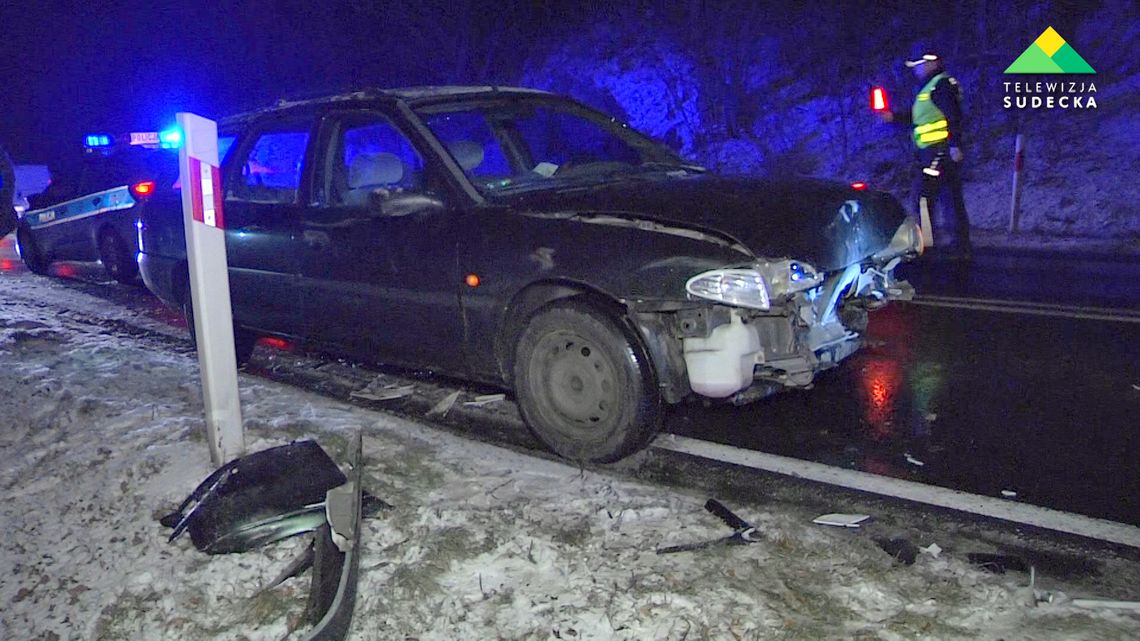 NAJECHANIE NA OBLODZONEJ DRODZE W MOŚCISKU NAJECHANIE NA OBLODZONEJ DRODZE W MOŚCISKU