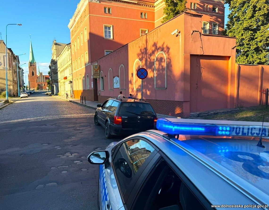 Nerwowe zachowanie zdradziło mężczyzn. Narkotyki i jazda „na zakazie” oraz dwie osoby zatrzymane