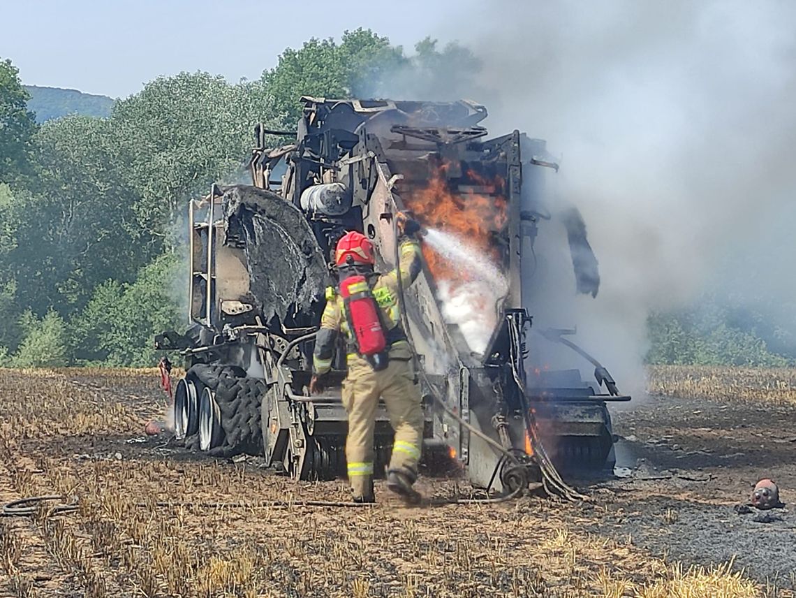 Niemcza. Pożar prasy i ścierniska Niemcza. Pożar prasy i ścierniska