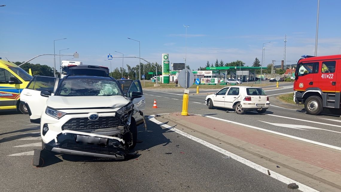 Niemcza. Zderzenie Volkswagena i Toyoty na "Ósemce" Niemcza. Zderzenie Volkswagena i Toyoty na "Ósemce"
