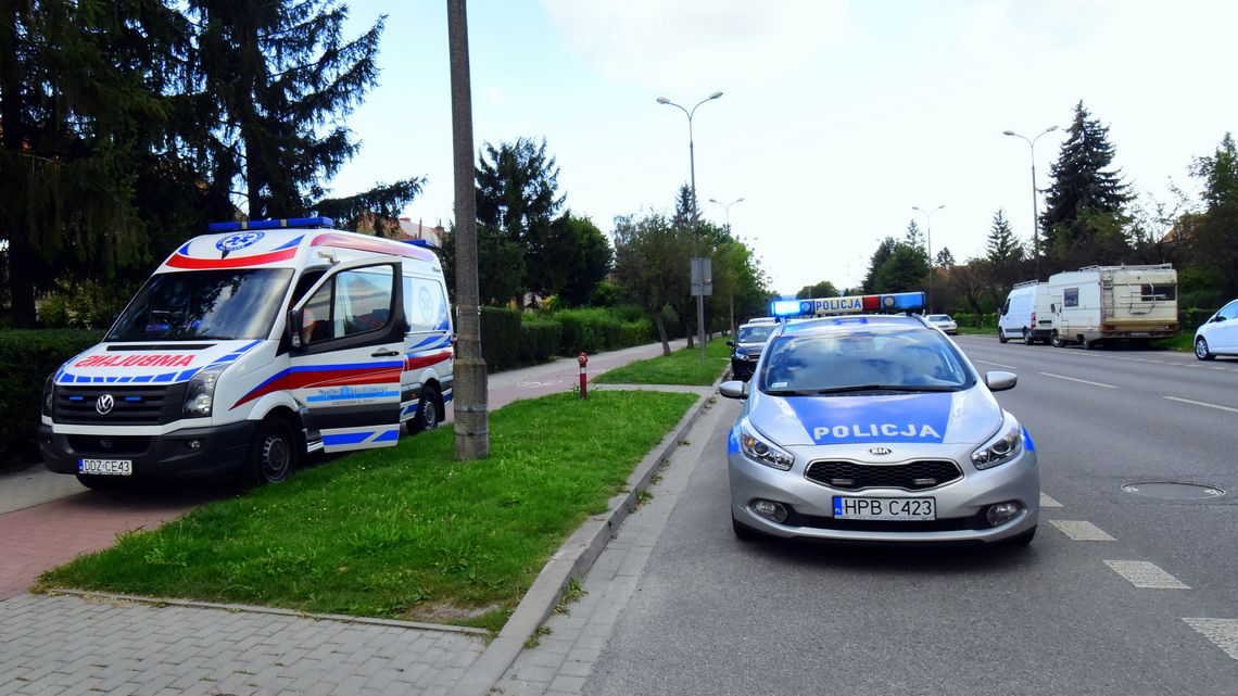 Nietrzeźwy pieszy wtargnął pod samochód