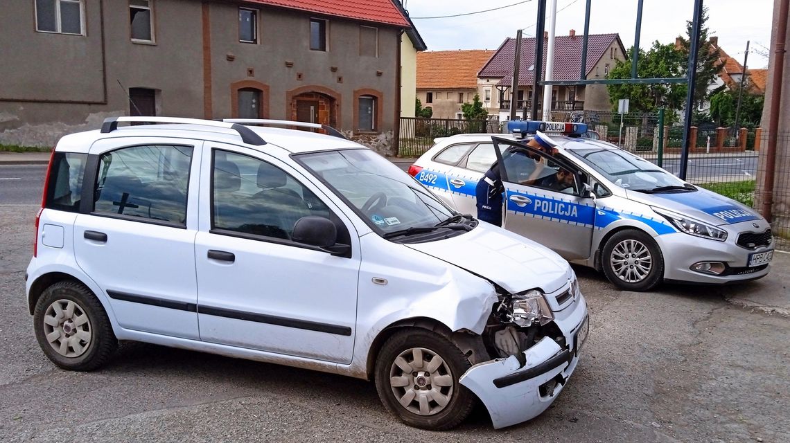 Nietrzeźwy wjechał w latarnię na "ósemce" w Wilkowie