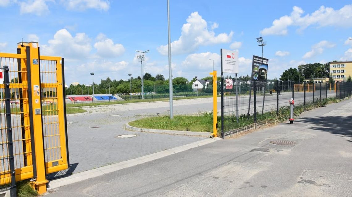 Nowa organizacja ruchu dla klientów i handlowców korzystających z targu miejskiego w Dzierżoniowie.