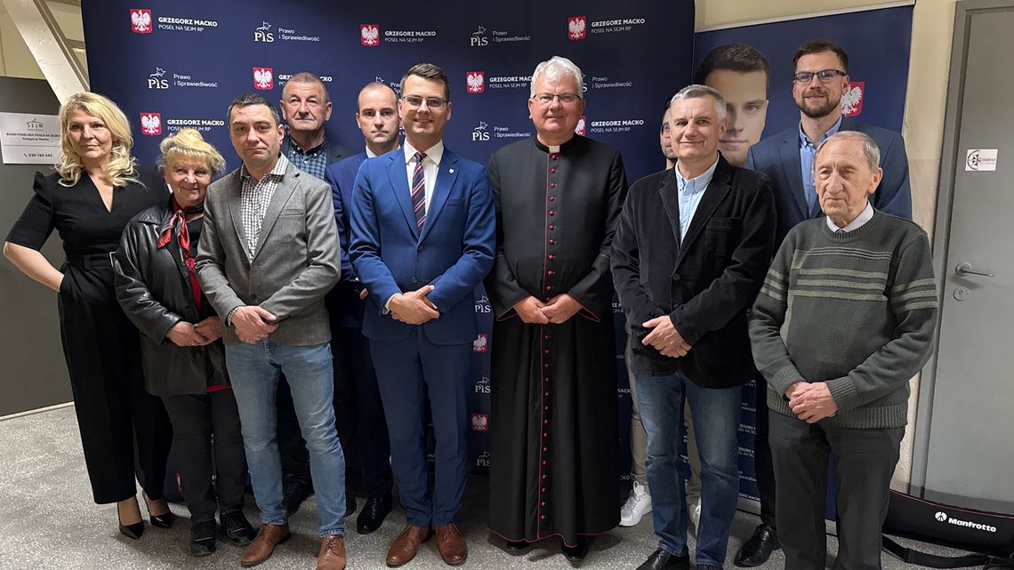 Nowy punkt kontaktu z mieszkańcami: Grzegorz Macko otworzył biuro poselskie w Bielawie