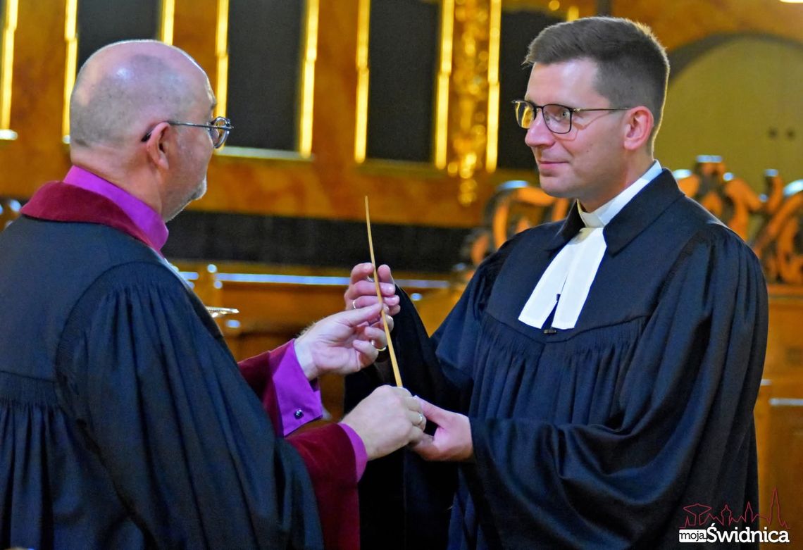 Nowy rozdział w Kościele Pokoju: Pożegnanie biskupa Waldemara Pytla