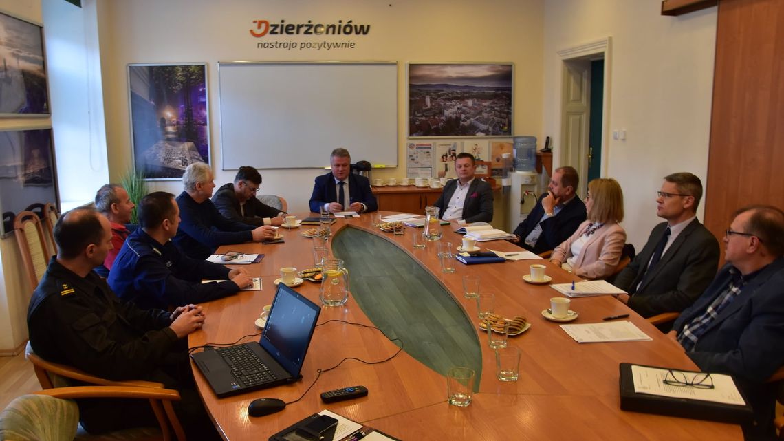 OBRADOWAŁ ZESPÓŁ DS. ZARZĄDZANIA KRYZYSOWEGO W DZIERŻONIOWIE OBRADOWAŁ ZESPÓŁ DS. ZARZĄDZANIA KRYZYSOWEGO W DZIERŻONIOWIE