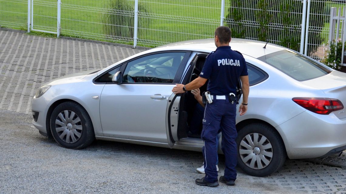 Obywatelskie zatrzymanie pijanego kierowcy na parkingu