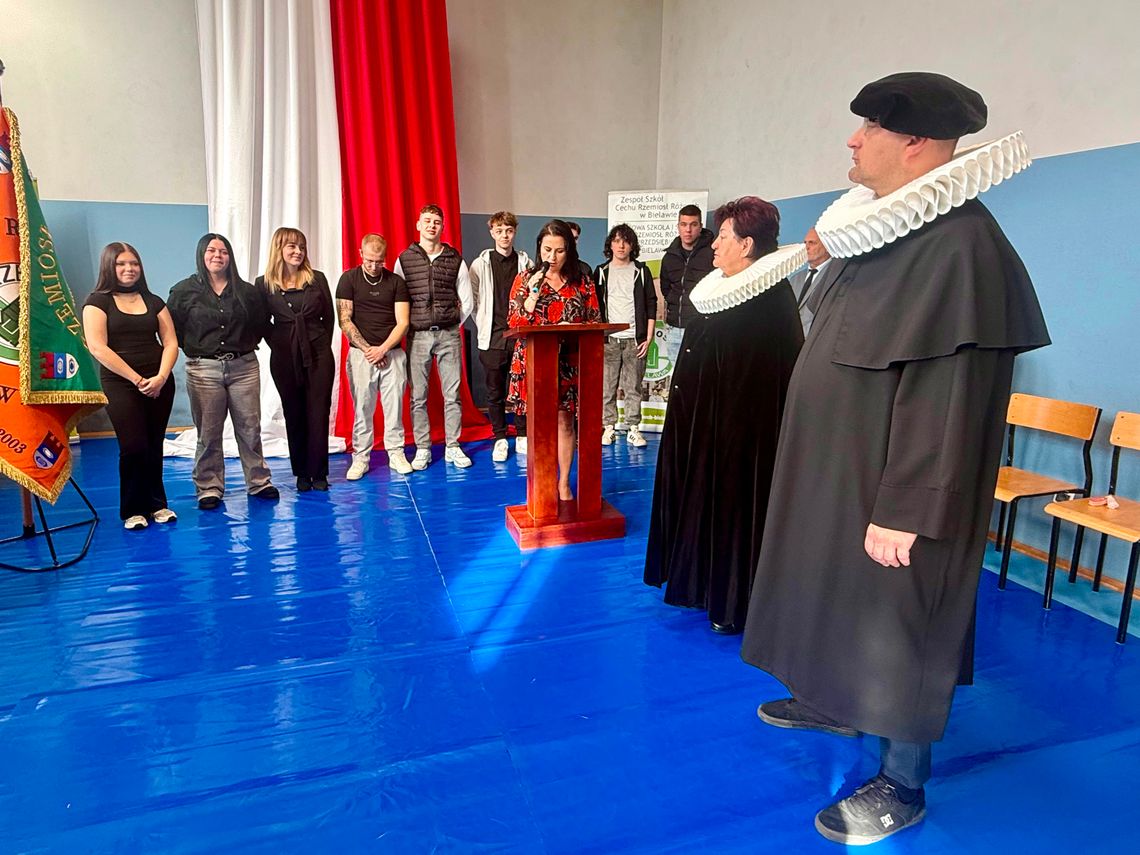 Od pierwszoklasisty do czeladnika – uroczystość w Zespole Szkół Cechu Rzemiosł Różnych w Bielawie