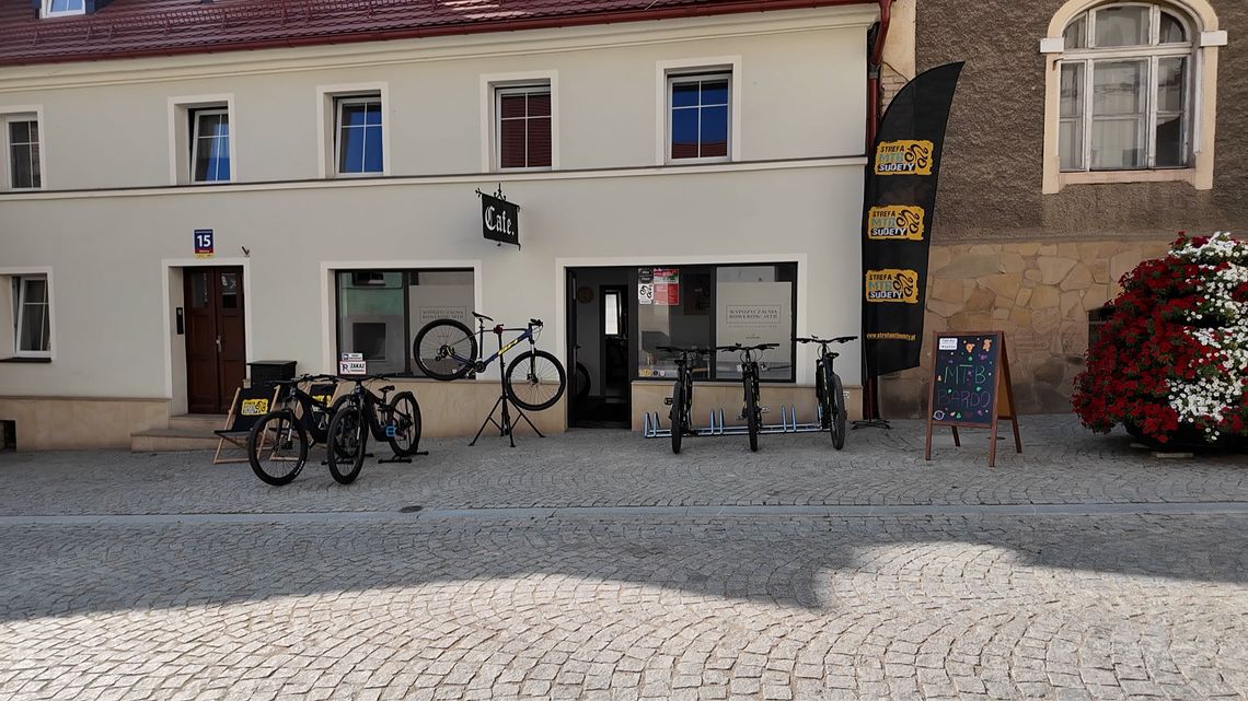 Odkryj Górskie Szlaki z Wypożyczalnią Rowerów MTB w Bardzie!