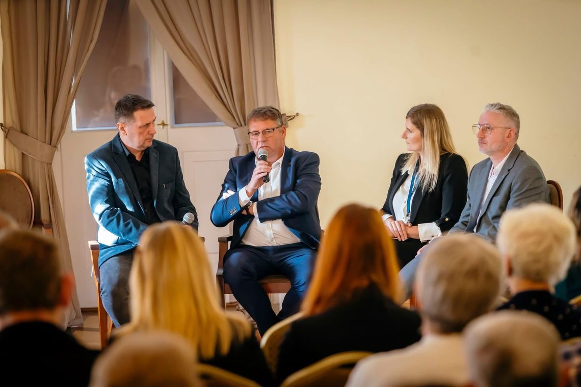 Ogólnopolska konferencja „Z godnością. Turystyka w miejscach pamięci” – pełna sala i ważne głosy ekspertów