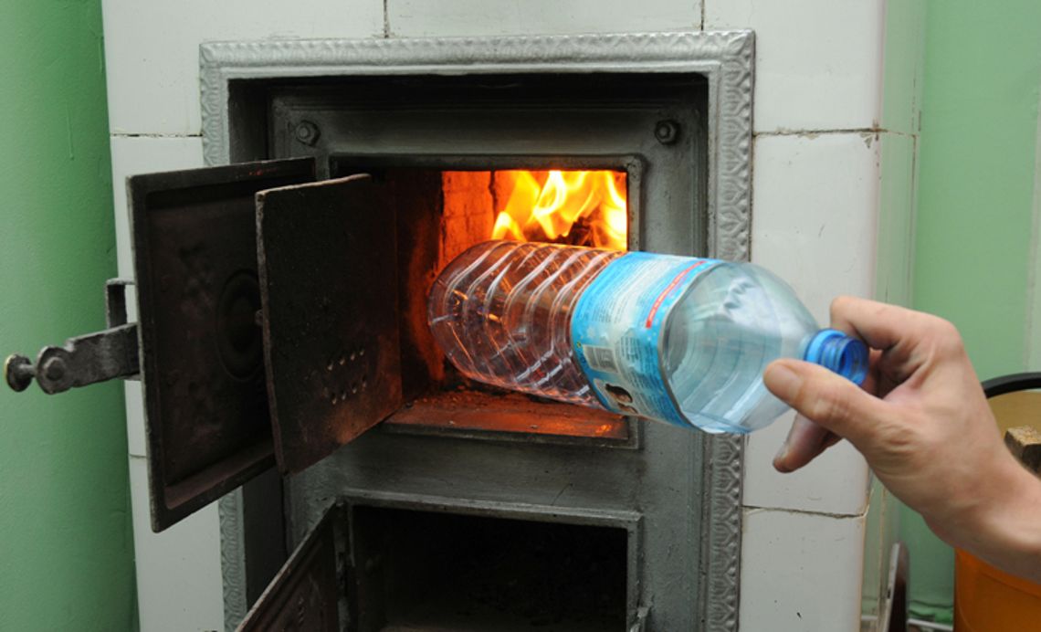 PALENIE ŚMIECI W PIECU JEST NIELEGALNE I SZKODZI ZDROWIU PALENIE ŚMIECI W PIECU JEST NIELEGALNE I SZKODZI ZDROWIU