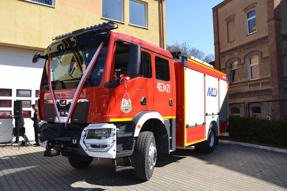 Państwowa Straż Pożarna w Nowej Rudzie otrzymała nowy wóz bojowy