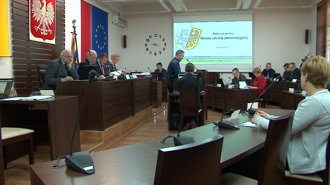 PIERWSZA W TYM ROKU SESJA RADY POWIATU DZIERŻONIOWSKIEGO PIERWSZA W TYM ROKU SESJA RADY POWIATU DZIERŻONIOWSKIEGO