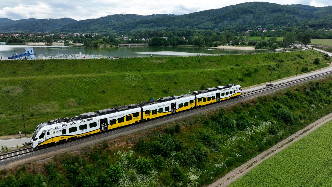 Pierwszy pociąg pasażerski wjechał na nowe stacje w Bielawie!