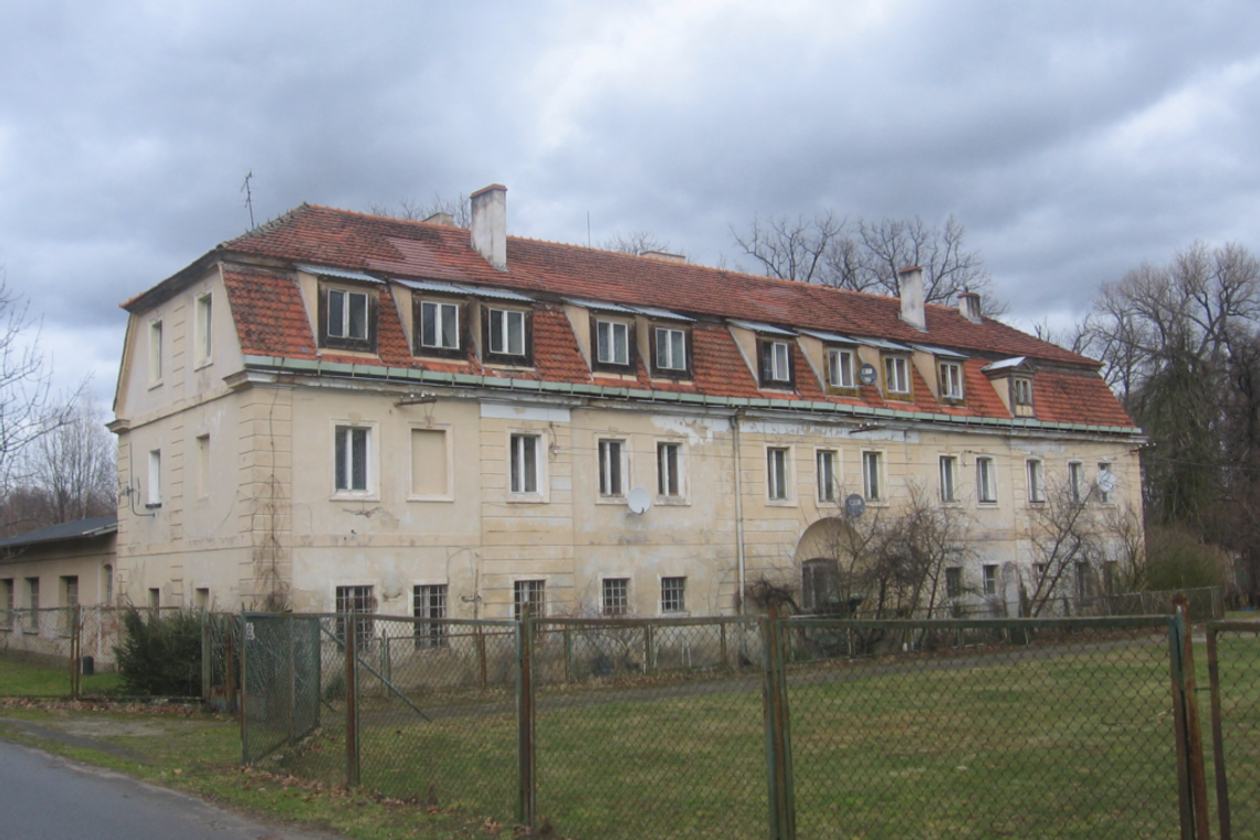 Pierwszy przetarg ustny nieograniczony na sprzedaż lokalu mieszkalnego nr 5 w Roztoczniku Pierwszy przetarg ustny nieograniczony na sprzedaż lokalu mieszkalnego nr 5 w Roztoczniku