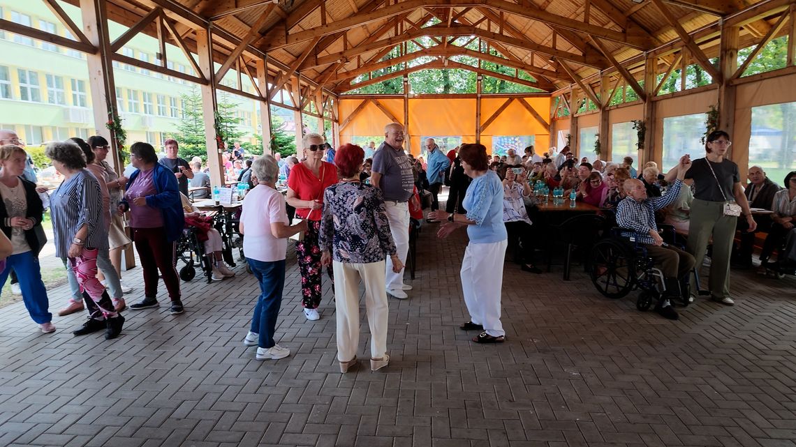 Piknik „Każdy inny – wszyscy równi” w bielawskim Zespole Ośrodków Wsparcia Piknik „Każdy inny – wszyscy równi” w bielawskim Zespole Ośrodków Wsparcia