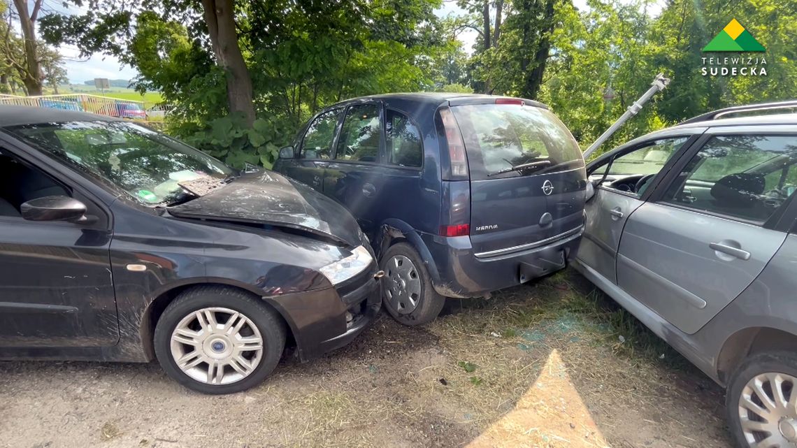 Piława Dolna, Fiatem wjechał w trzy pojazdy