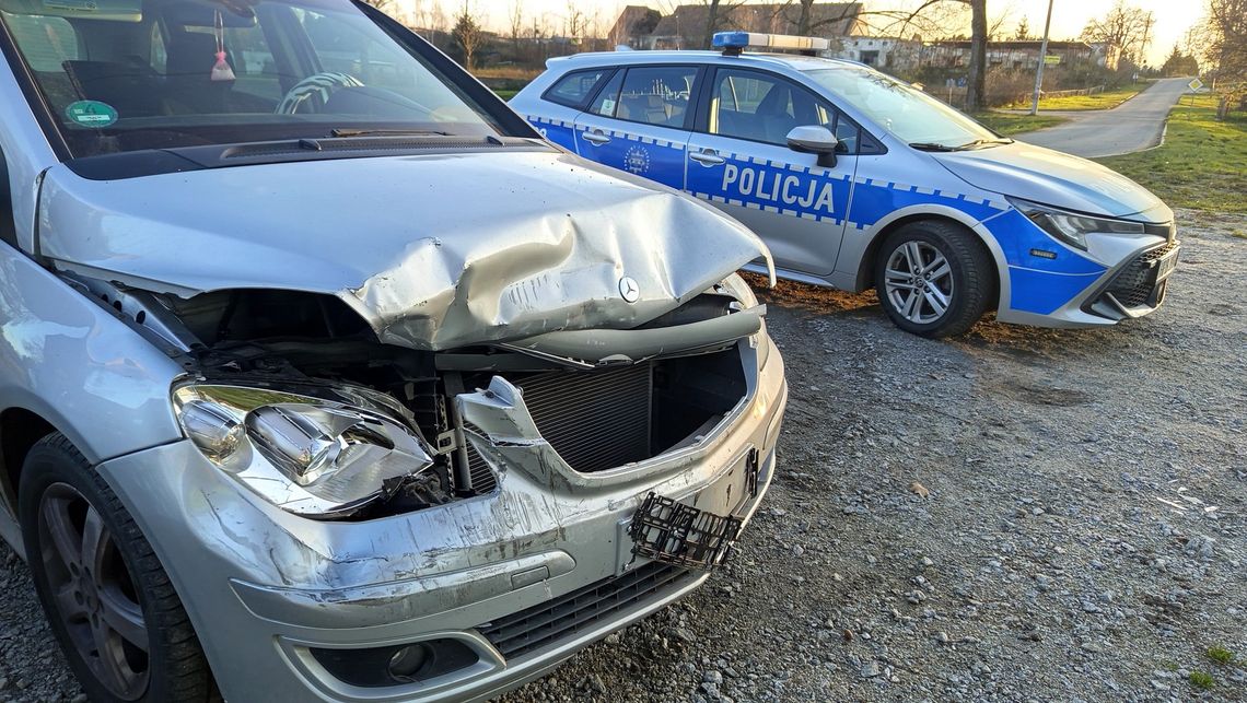 Piława Dolna. Zderzenie Mercedesa z Oplem