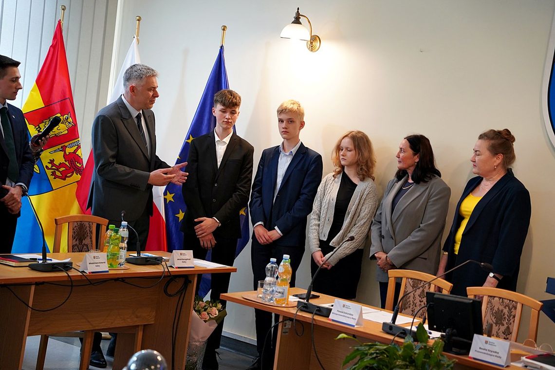 PO RAZ ÓSMY SIĘGNĘLI PO LAUR MŁODEGO SAMORZĄDOWCA