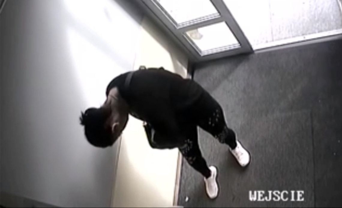 POLICJA POSZUKUJE KOBIETY, KTÓRA PRZYWŁASZCZYŁA PORTFEL POLICJA POSZUKUJE KOBIETY, KTÓRA PRZYWŁASZCZYŁA PORTFEL