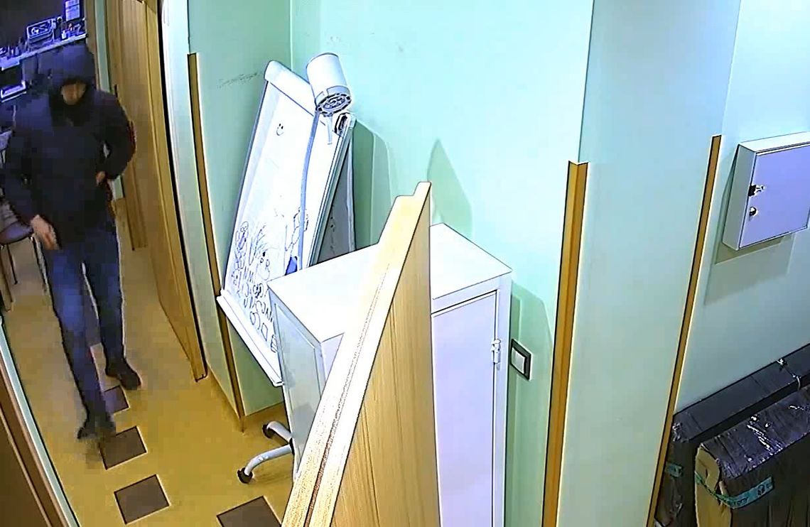 Policja poszukuje mężczyzny podejrzewanego o kradzież pieniędzy