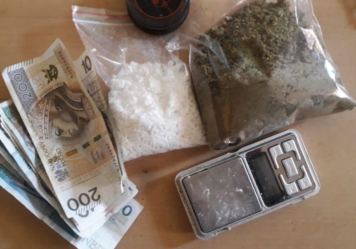 POLICJANCI PRZEJĘLI PONAD 1250 PORCJI NARKOTYKÓW