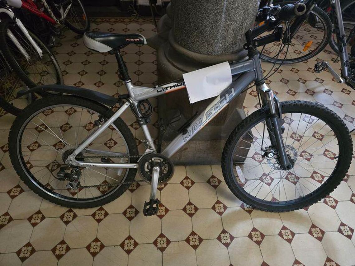 Policjanci z Komendy Powiatowej Policji w Dzierżoniowie poszukują właściciela roweru Policjanci z Komendy Powiatowej Policji w Dzierżoniowie poszukują właściciela roweru