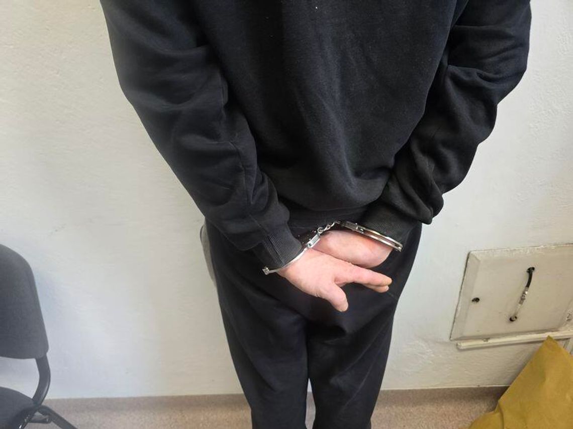 Policjanci zatrzymali rowerzystę z narkotykami. Zdradziło go nerwowe zachowanie