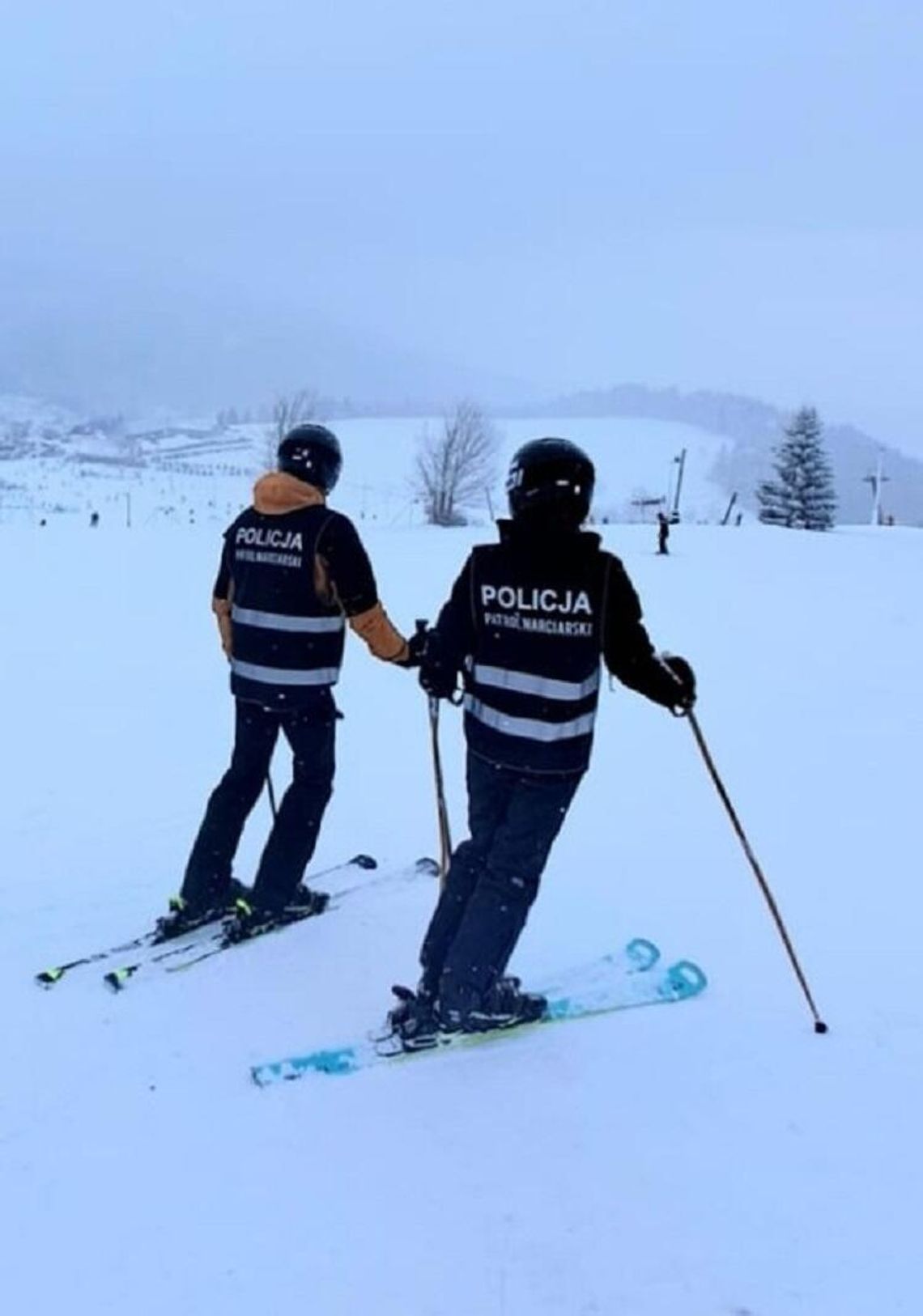 Policyjne patrole narciarskie dbają o bezpieczeństwo na stokach