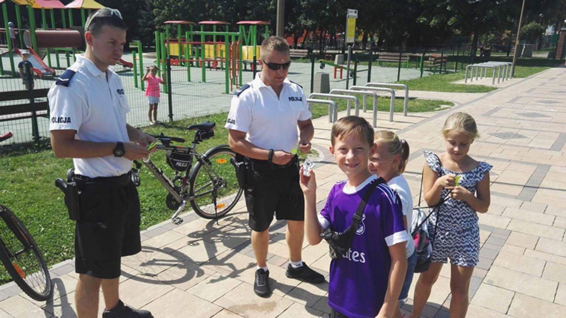 POLICYJNE PATROLE ROWEROWE W DZIERŻONIOWIE POLICYJNE PATROLE ROWEROWE W DZIERŻONIOWIE