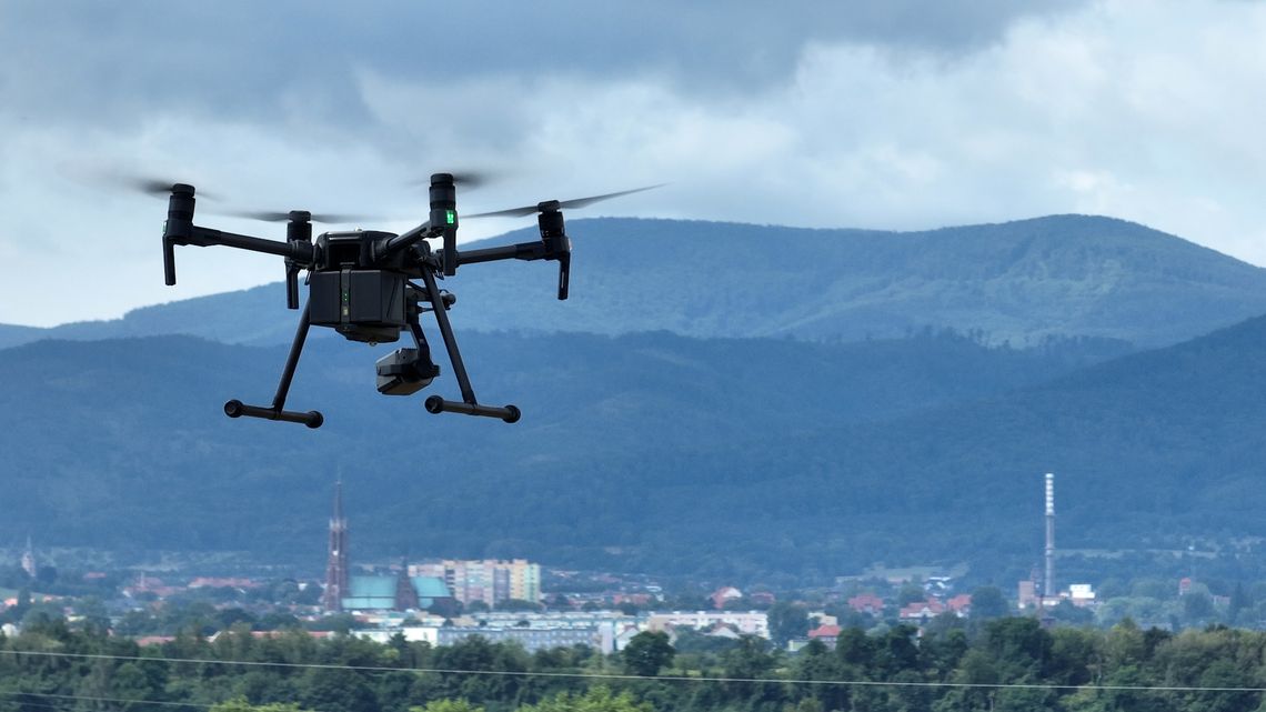 Policyjny dron nad drogami powiatu dzierżoniowskiego