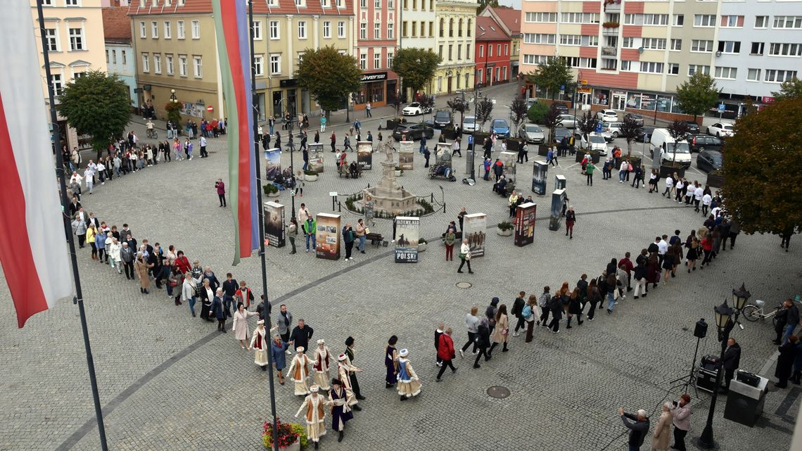 Polonezem rozpoczęły się tegoroczne "Dzierżoniowskie Senioralia"