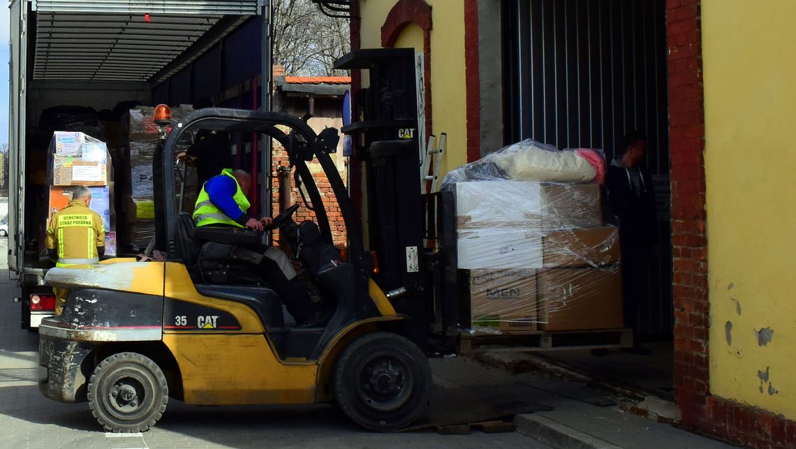 POMOC HUMANITARNA Z NIEMIEC W DZIERŻONIOWIE (AKTUALIZACJA WIDEO)