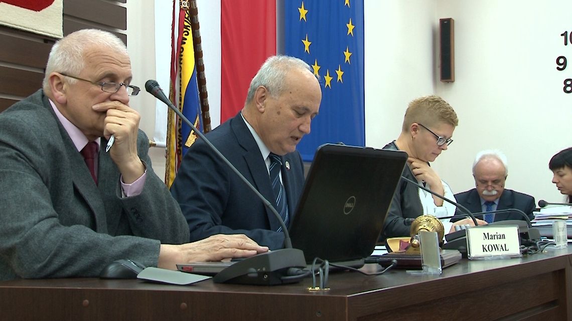 POMOC SPOŁECZNA GŁÓWNYM TEMATEM SESJI RADY POWIATU DZIERŻONIOWSKIEGO POMOC SPOŁECZNA GŁÓWNYM TEMATEM SESJI RADY POWIATU DZIERŻONIOWSKIEGO