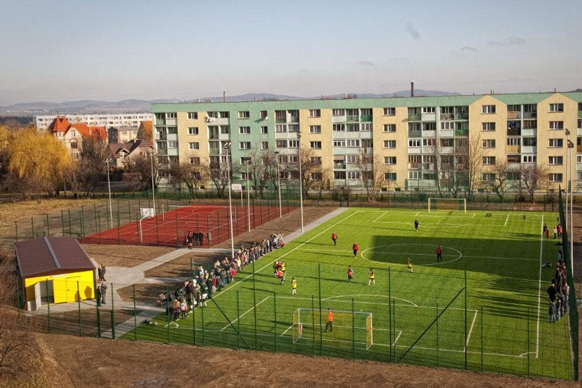 Ponad 400.000 zł dotacji na modernizację kompleksu sportowego "ORLIK" przy Ekologicznej Szkole Podstawowej nr 7 w Bielswie